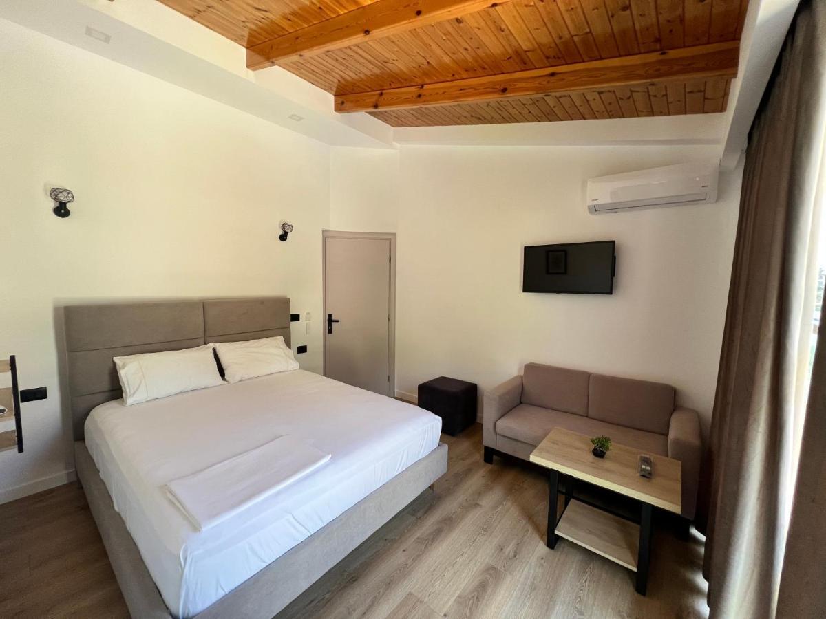 Ostria Hotel Sarandë Eksteriør bilde