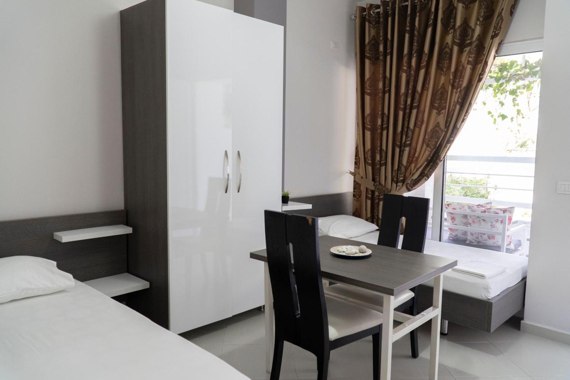 Ostria Hotel Sarandë Eksteriør bilde